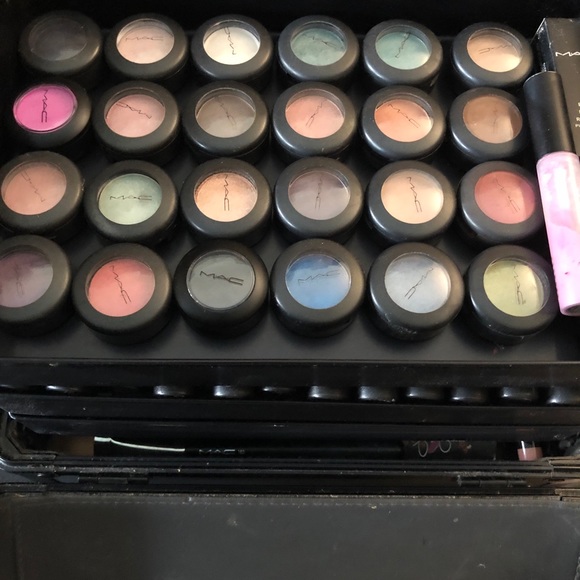 🌺🥰 MAC Train case , Tote Bag & Makeup Bundle 🌺 - Picture 6 of 8